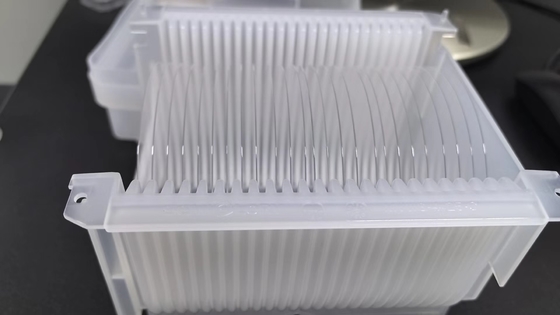 Conductividad térmica C-plano 0001 Wafer de zafiro Al2O3 Substrato para ventanas infrarrojas