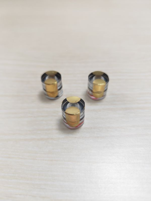 Tapas de obleas piezoeléctricas diseñadas para soportar temperaturas extremas y estrés mecánico a largo plazo en entornos industriales