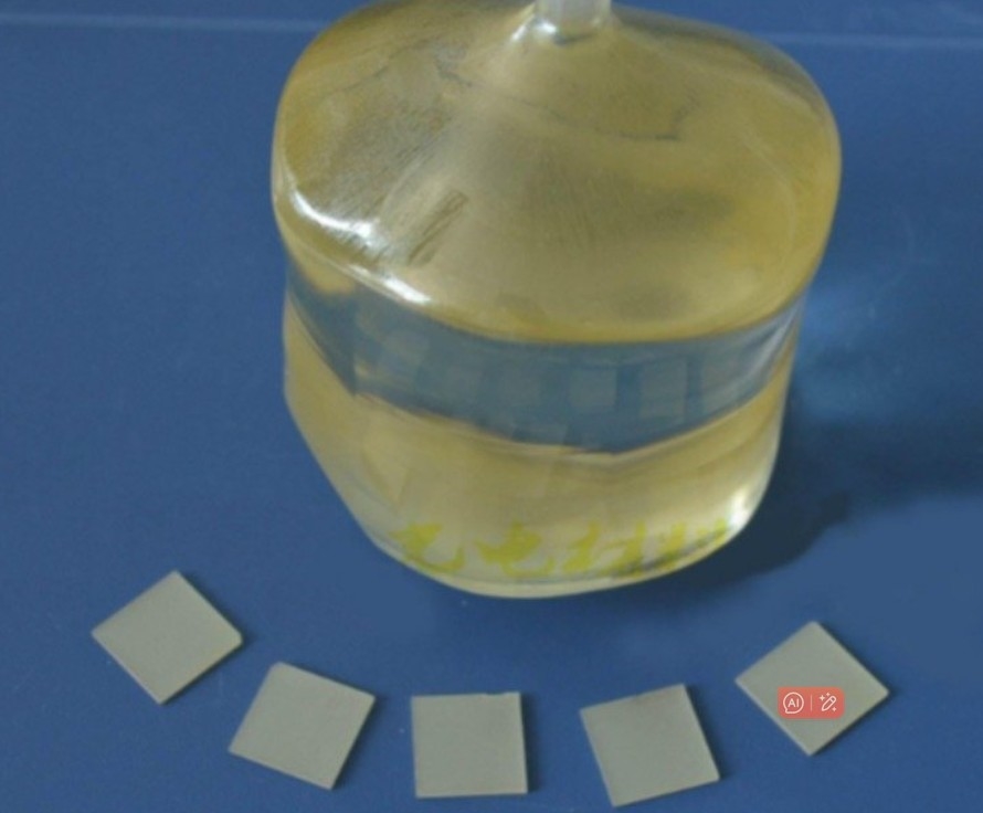 Aumente su investigación e innovación con un solo cristal SrTiO3 de alta pureza para electrónica y fotónica avanzada