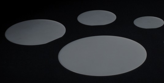 Wafers de vidrio libres de alcalinos, material ideal para procesos de alta temperatura y aplicaciones exigentes